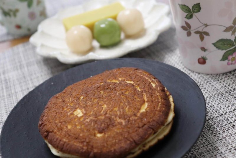 浅草で老舗の和菓子「亀十のどら焼き」と「舟和の芋ようかん・あんこ玉」を購入！