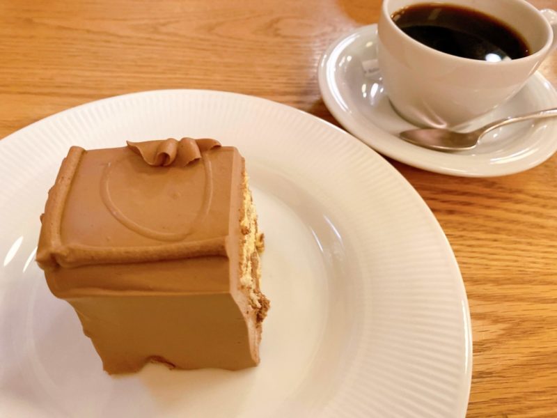 【カフェ｜トップス＠銀座】レトロな店内で頂く、有名チョコレートケーキ