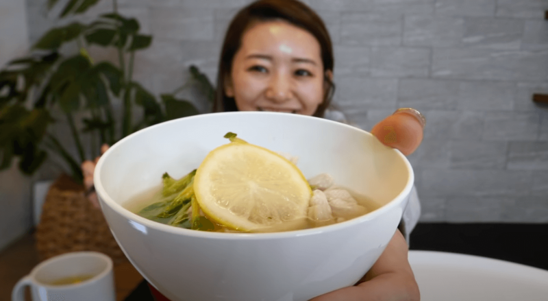 竹脇まりなさん チートデー後の食事記録【1日目 夕食】レモン生姜鍋