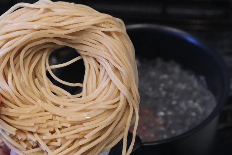 小田切ヒロさんおすすめ・グルテンフリー玄米麺「スーパー麺」レビュー！原材料・味・価格など