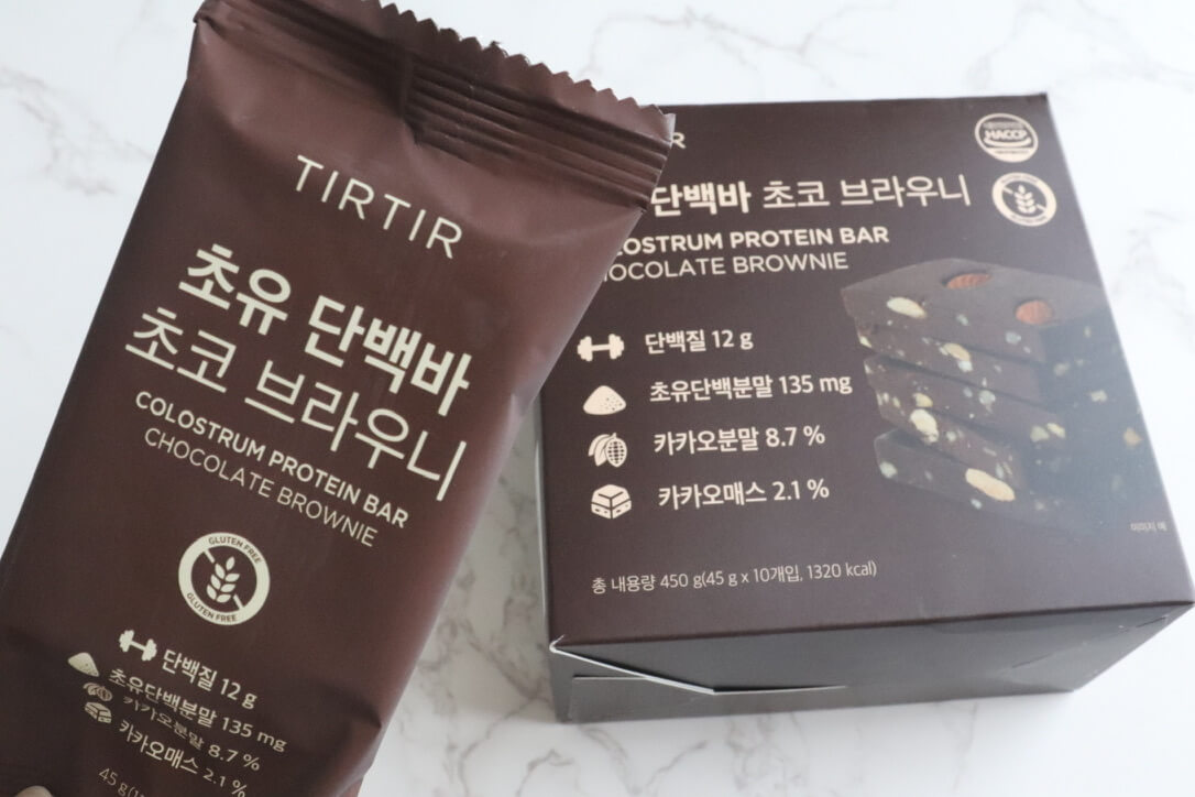 TIRTIR（ティルティル）「コラストラムプロテインバー チョコブラウニー」レビュー｜美味しい？特徴や成分・口コミなど