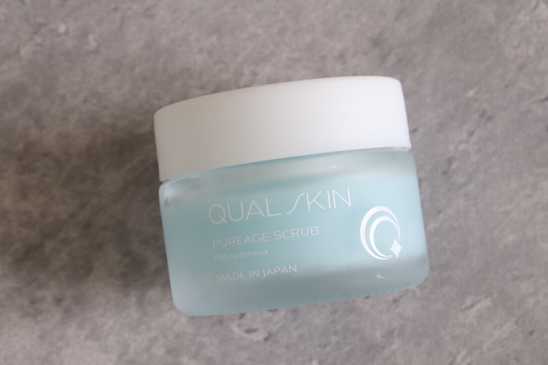 【特別クーポン】「QUAL SKIN（クオルスキン）ピュアージュスクラブ」の使用レビュー｜美容皮膚科と共同開発の毛穴ケア！口コミ・効果・評判・感想・特徴など