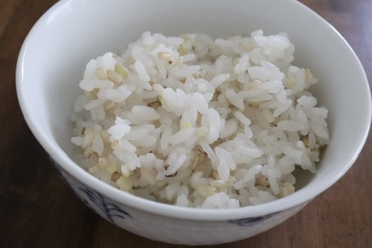 【クーポン利用で税込980円！】KOKUU ホワイトを食べてみたレビュー！白いグルテンフリー雑穀の口コミ・味・効果・評判・感想・特徴など