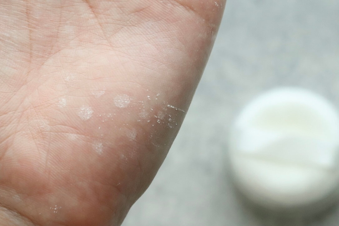 【特別価格】マナラのデオドラント！「薬用デオパウダー」使用レビュー＆口コミ！子供も使える足のニオイ対策・効果・評判・感想・特徴など