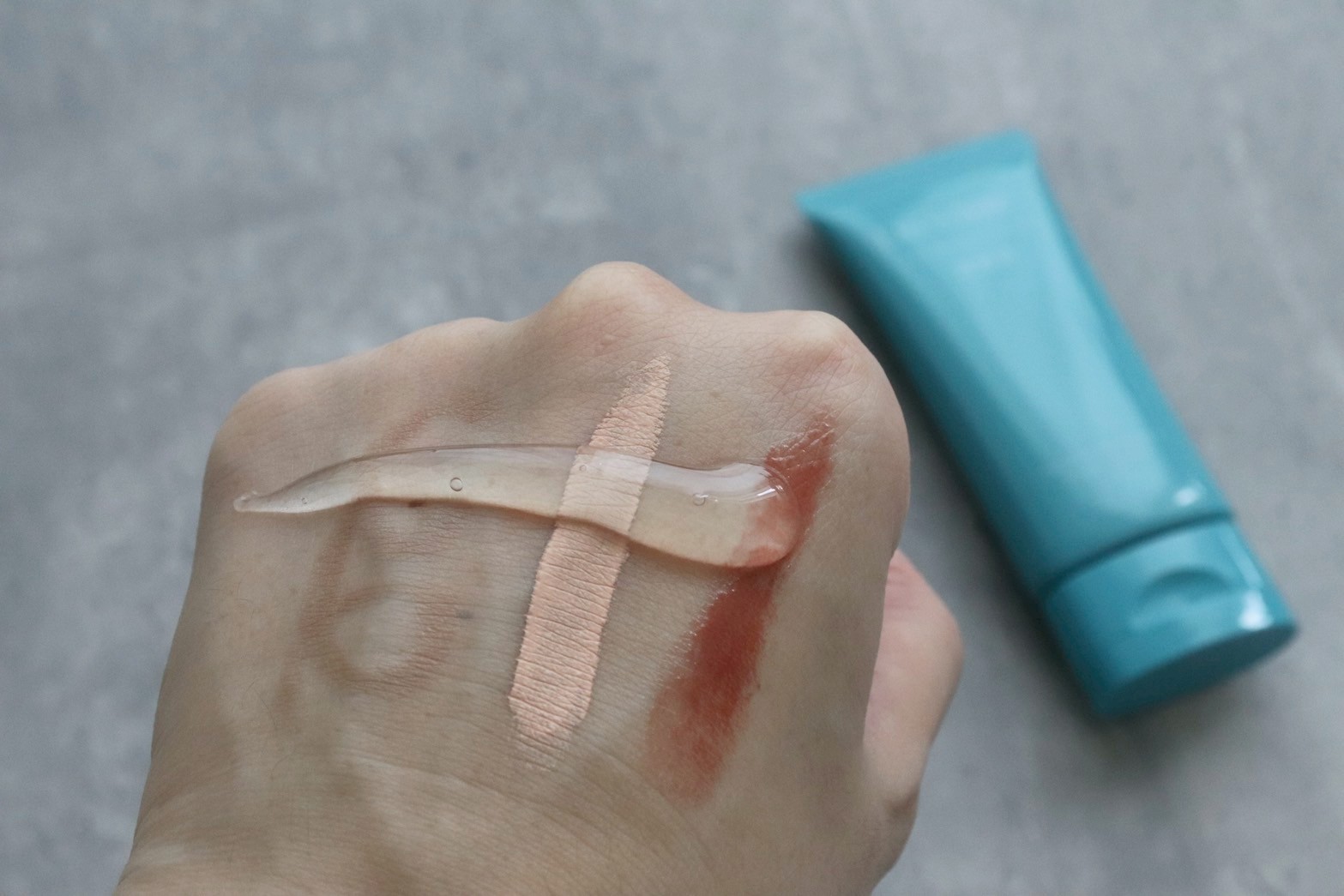 「Do White+」を使用した感想①｜ジェルでくるくる撫でるだけの摩擦レスで汚れが落ちる！