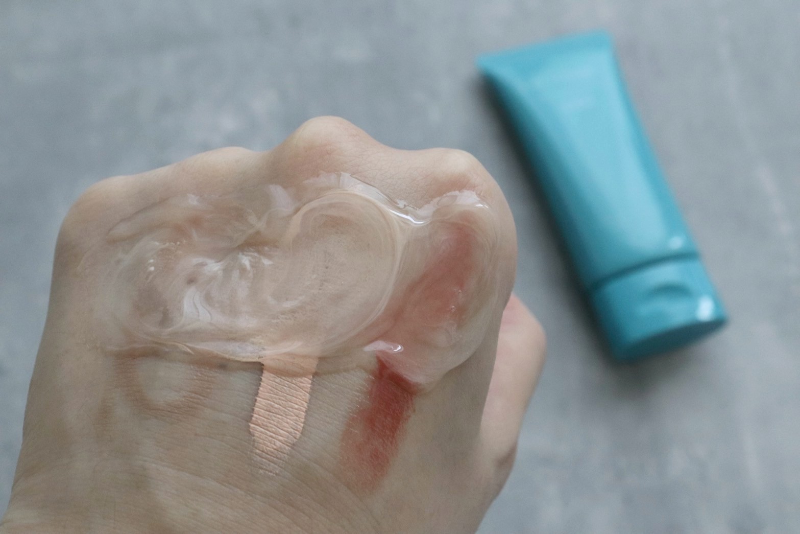 「Do White+」を使用した感想①｜ジェルでくるくる撫でるだけの摩擦レスで汚れが落ちる！