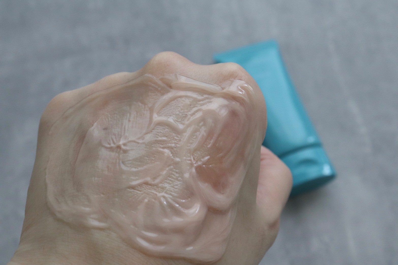 「Do White+」を使用した感想①｜ジェルでくるくる撫でるだけの摩擦レスで汚れが落ちる！