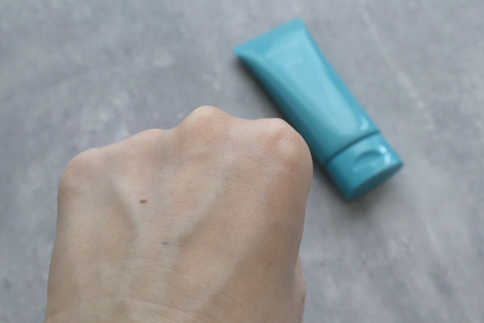 「Do White+」を使用した感想①｜ジェルでくるくる撫でるだけの摩擦レスで汚れが落ちる！