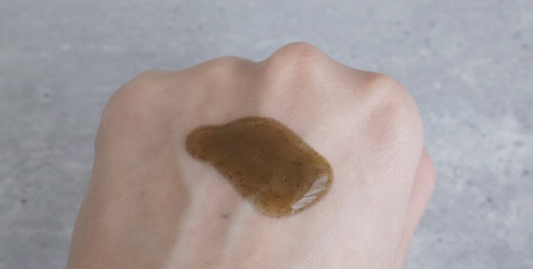 「on:myskin（face用）」を使用した感想①｜さらっとしたテクチャーで伸ばしやすい！少しチクチク＆ハーブの香りが攻めの美容な感じ