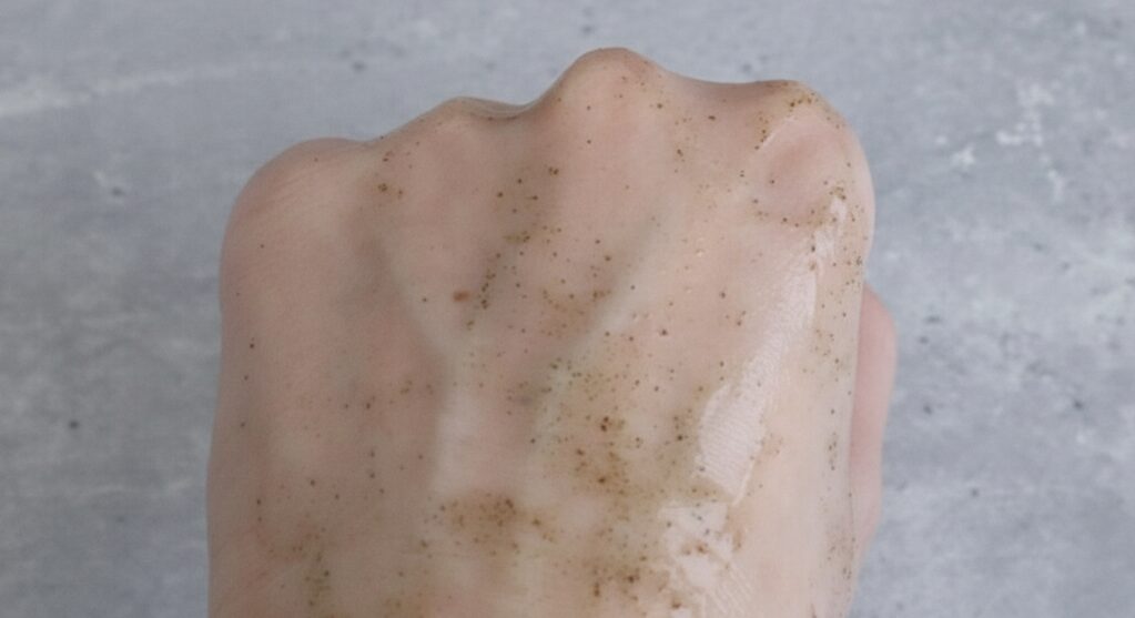 「on:myskin（face用）」を使用した感想①｜さらっとしたテクチャーで伸ばしやすい！少しチクチク＆ハーブの香りが攻めの美容な感じ