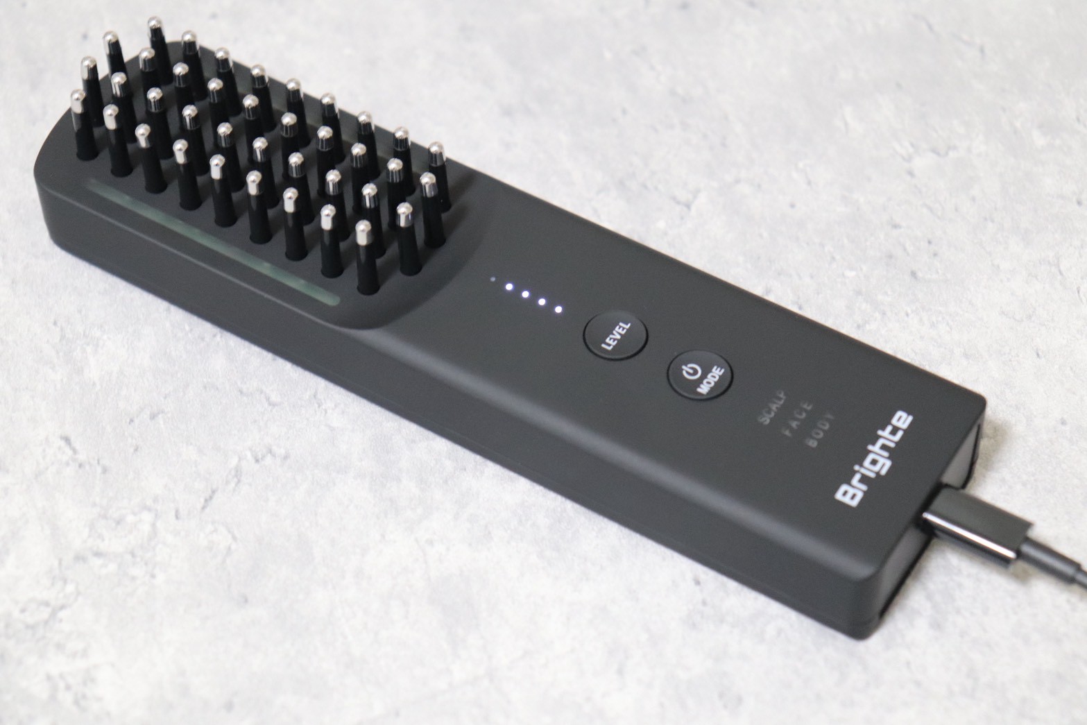 Brighte エレキブラシ プラスを使う前の準備｜本体を充電しておく