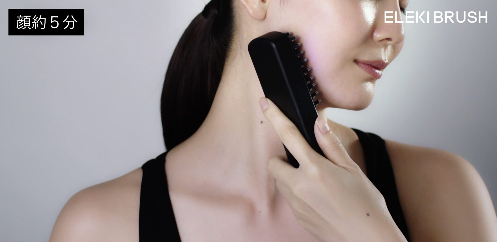 顔への使い方⑤｜目元・口もと・フェイスラインの気になる部位には軽く押し当てる