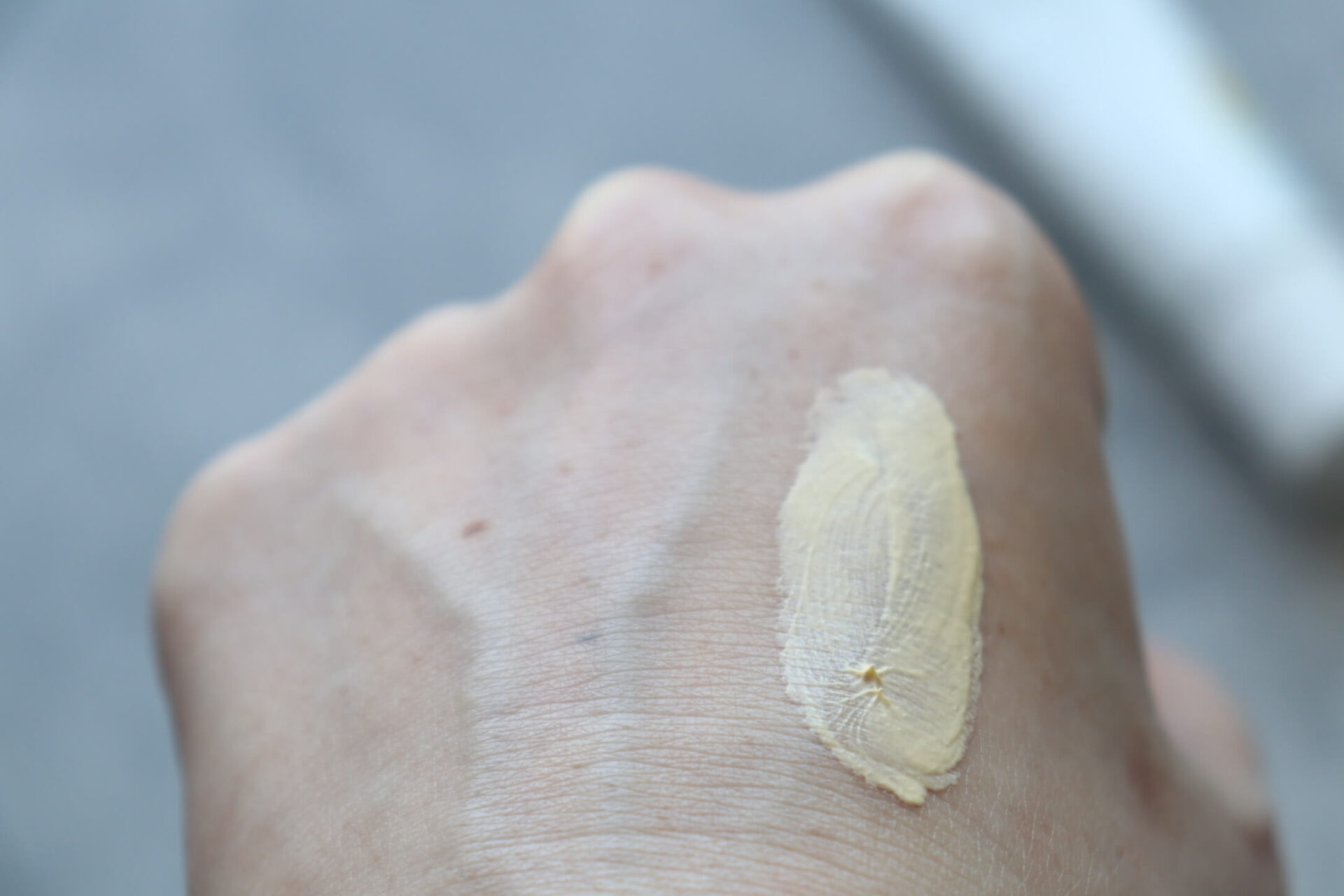 アリィー クロノビューティ フラットスムースフィルターUV 使用レビュー!口コミ・効果・評判・感想・特徴など