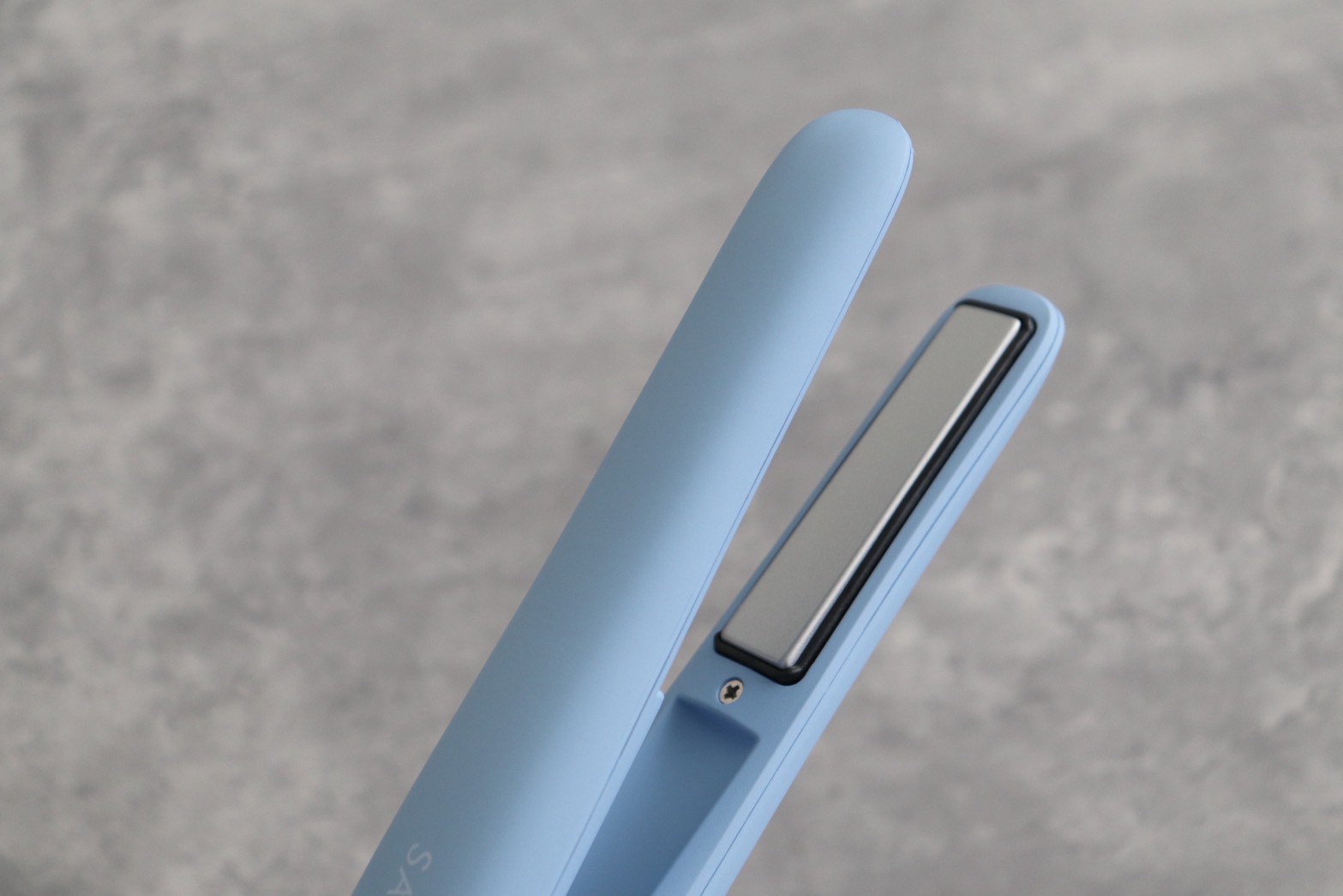 SALONIA コードレス ストレートアイロン 使用レビュー・口コミ|実際に使用した感想