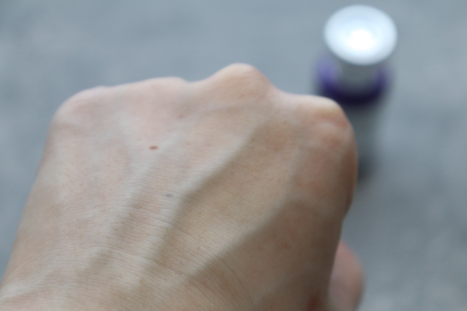 「ドミナス アットクリニック ボルフィリン リンクルショット アンプル」を使用した感想①|とろけるような濃密テクスチャーが肌にピタッと密着!