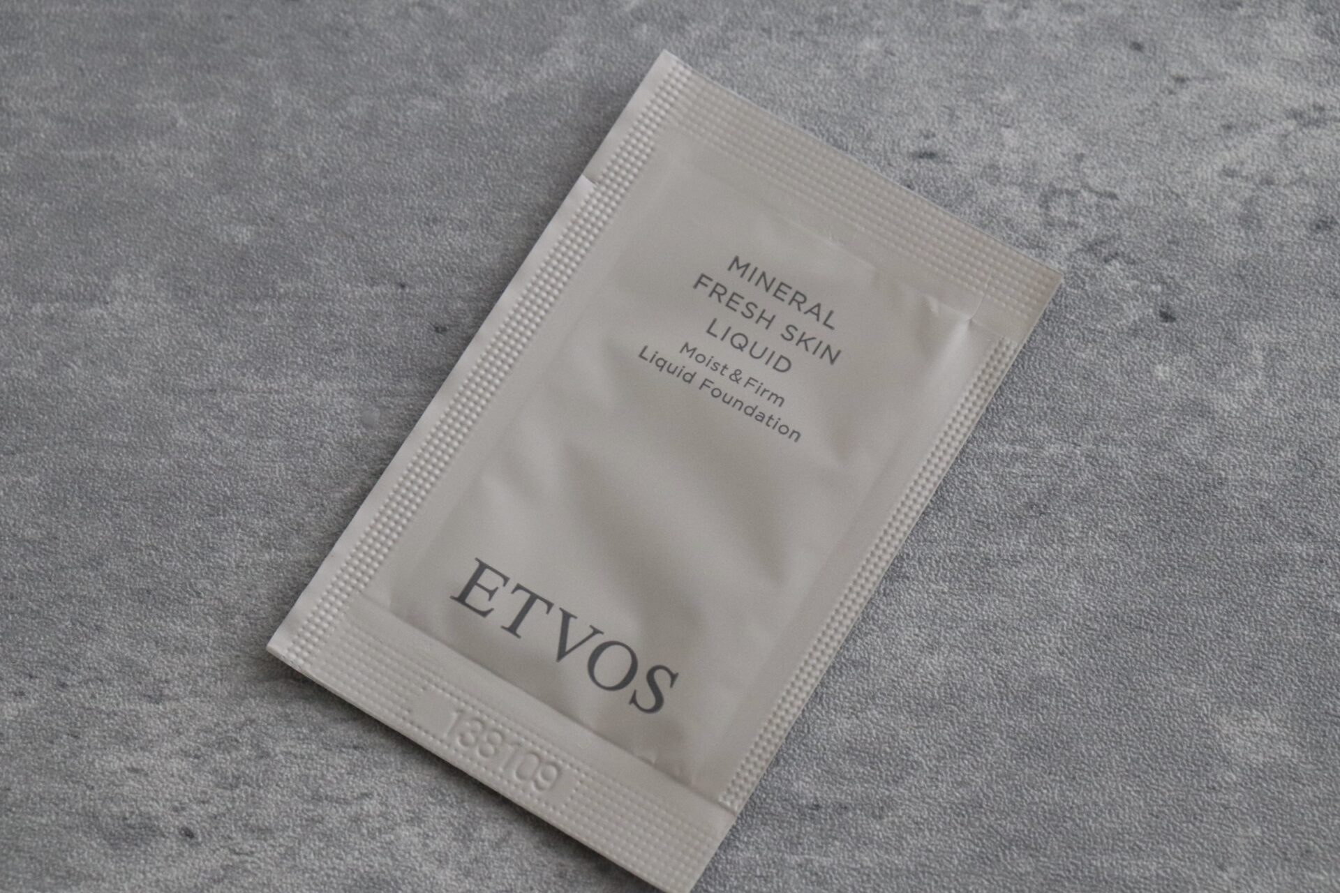 ETVOS パーフェクトキット 使用レビュー|ミネラルインナートリートメントリキッドコンシーラー