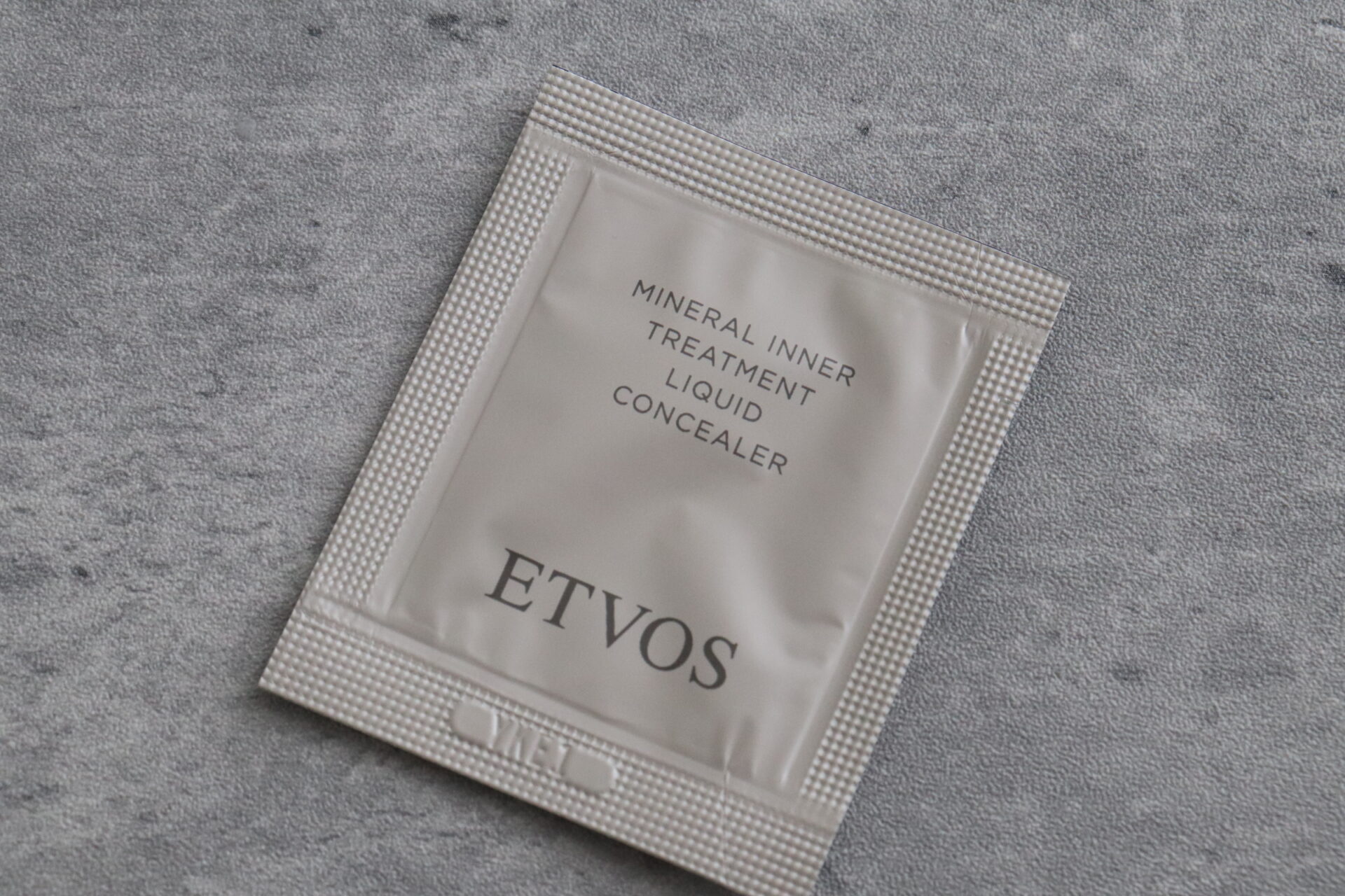 ETVOS パーフェクトキット 使用レビュー|ミネラルインナートリートメントリキッドコンシーラー