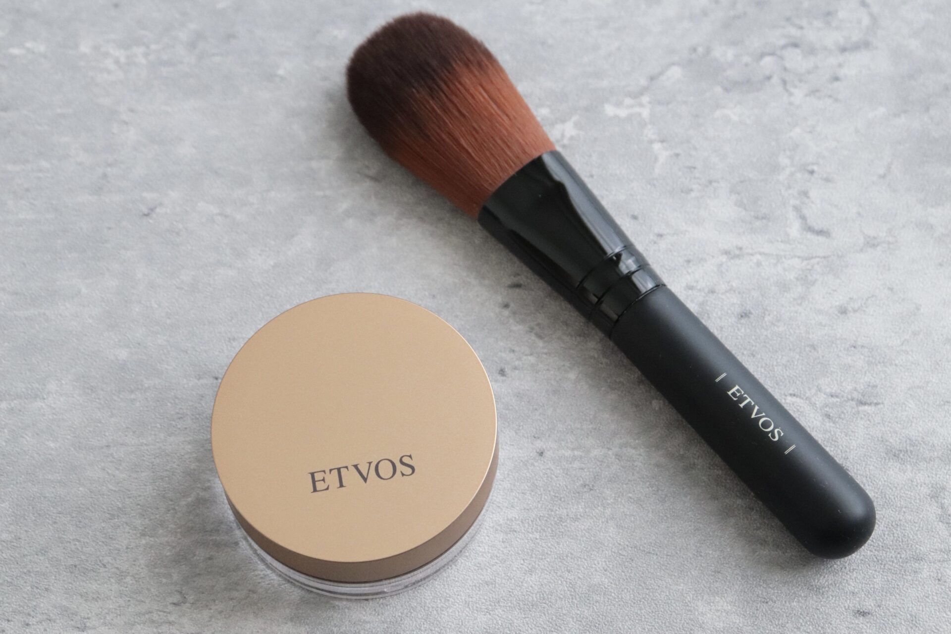 ETVOS パーフェクトキット 使用レビュー|フェイスパウダーブラシ
